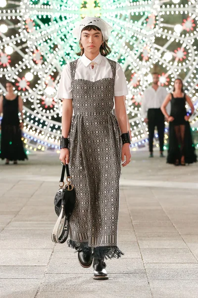 Look 5